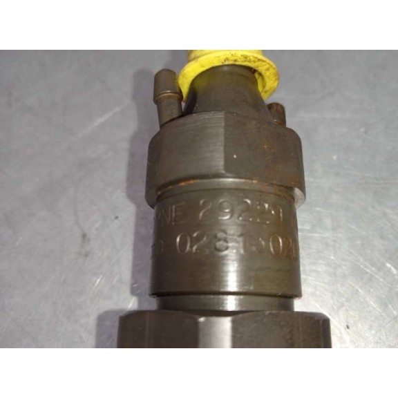Recambio de inyector para volkswagen polo berlina (6n1) básico referencia OEM IAM 028130201C  