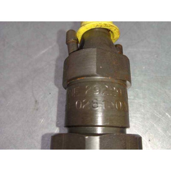 Recambio de inyector para volkswagen polo berlina (6n1) básico referencia OEM IAM 028130201C  