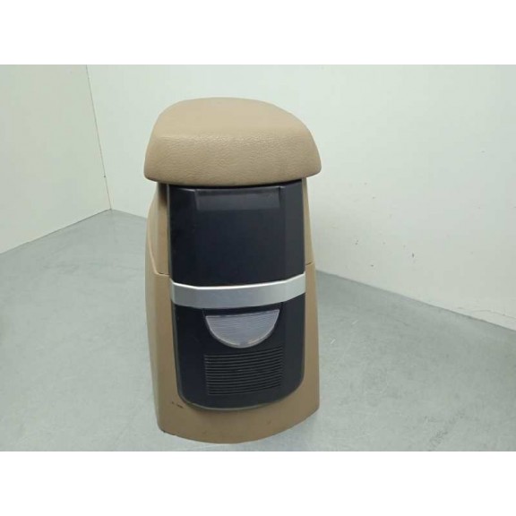 Recambio de apoyabrazos central para ssangyong rodius xdi referencia OEM IAM 7790A21001EAJ BEIGE 