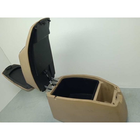 Recambio de apoyabrazos central para ssangyong rodius xdi referencia OEM IAM 7790A21001EAJ BEIGE 