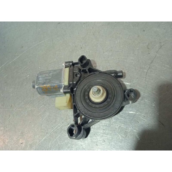 Recambio de motor elevalunas delantero derecho para audi a4 berlina (8w2) advanced edition referencia OEM IAM  0130822704 8W0959