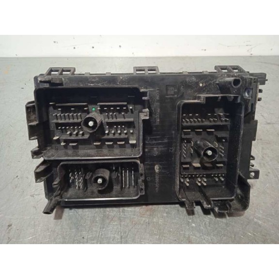 Recambio de caja reles / fusibles para opel astra j lim. cosmo referencia OEM IAM 13318782  
