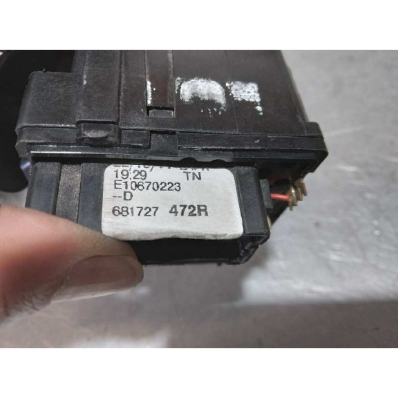 Recambio de mando limpia para dacia sandero ambiance referencia OEM IAM E10670223  