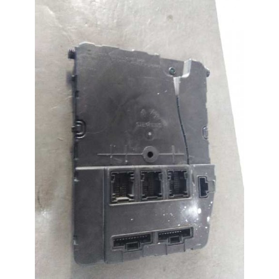 Recambio de caja reles / fusibles para renault scenic ii expression referencia OEM IAM 8200606826  