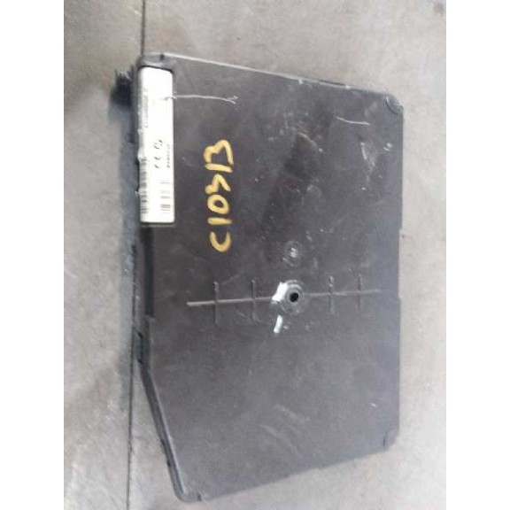 Recambio de caja reles / fusibles para renault scenic ii expression referencia OEM IAM 8200606826  