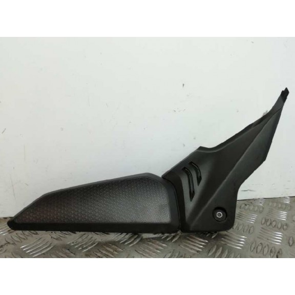 Recambio de moldura para honda cbr 650r cbr 650r referencia OEM IAM 83611MKYD500  LATERAL IZQUIERDA