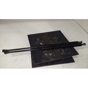 AMORTIGUADORES MALETERO / PORTON DE LA LUNA PARTE SUPERIOR