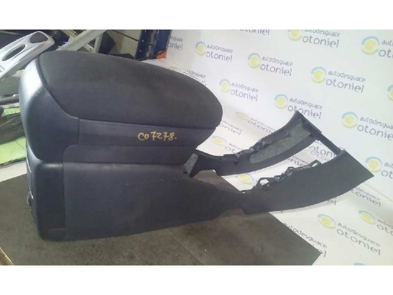 Recambio de apoyabrazos central para toyota avensis berlina (t25) 1.8 16v cat referencia OEM IAM   