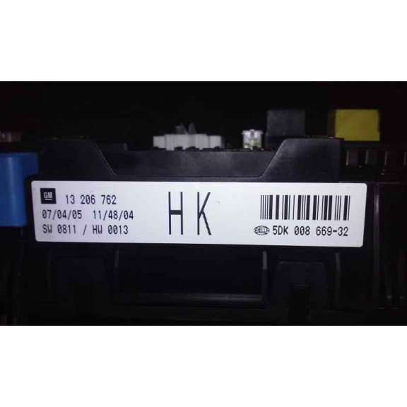 Recambio de caja reles / fusibles para opel astra h berlina 1.6 16v referencia OEM IAM 13206762HK  