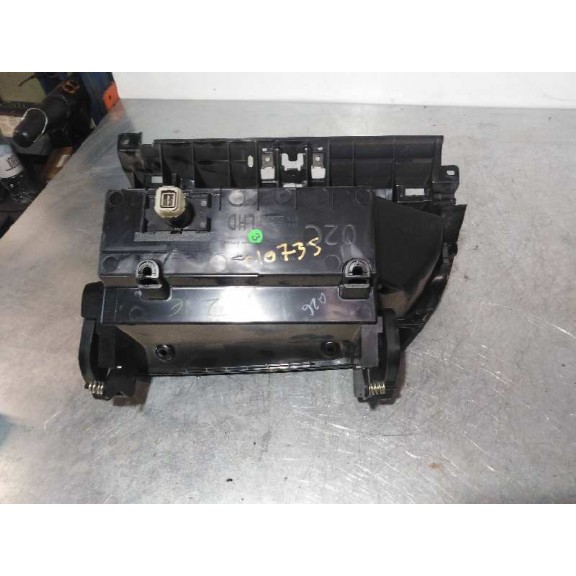 Recambio de guantera para nissan note acenta referencia OEM IAM 685603VV0A  