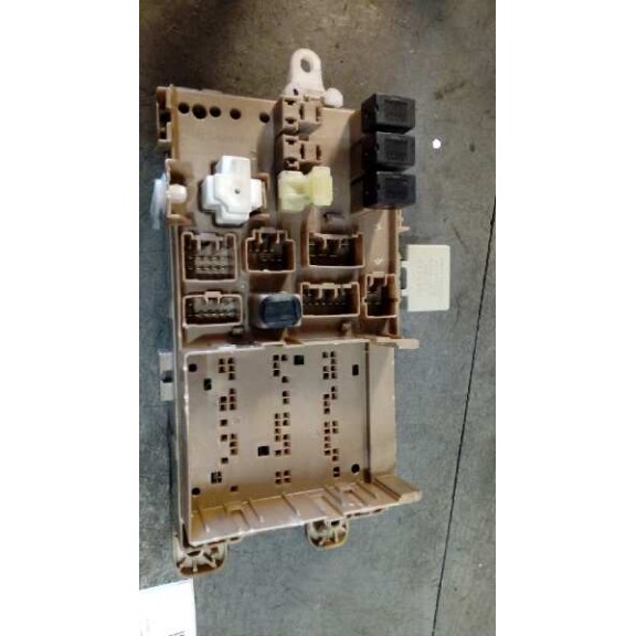 Recambio de caja reles / fusibles para toyota corolla (e12) 1.6 linea luna berlina referencia OEM IAM 8264113040  