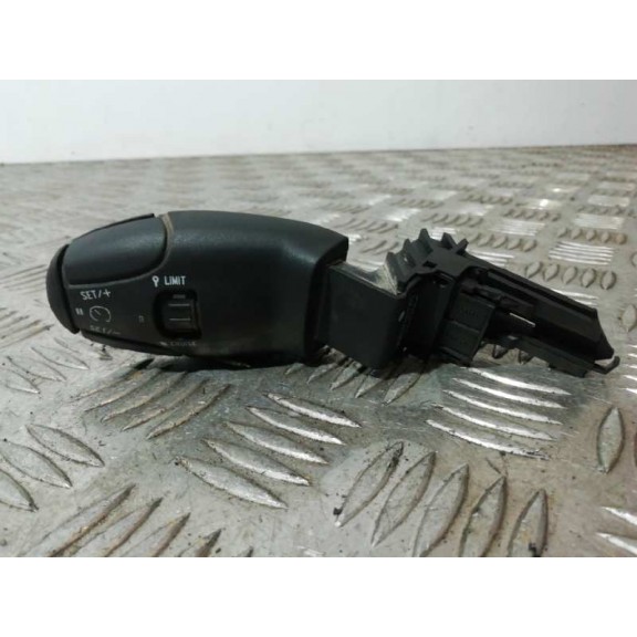 Recambio de mando volante para peugeot 208 gt line referencia OEM IAM 96637157XT  