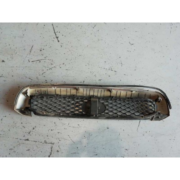 Recambio de rejilla delantera para hyundai santa fe (sm) 2.0 gls crdi referencia OEM IAM   