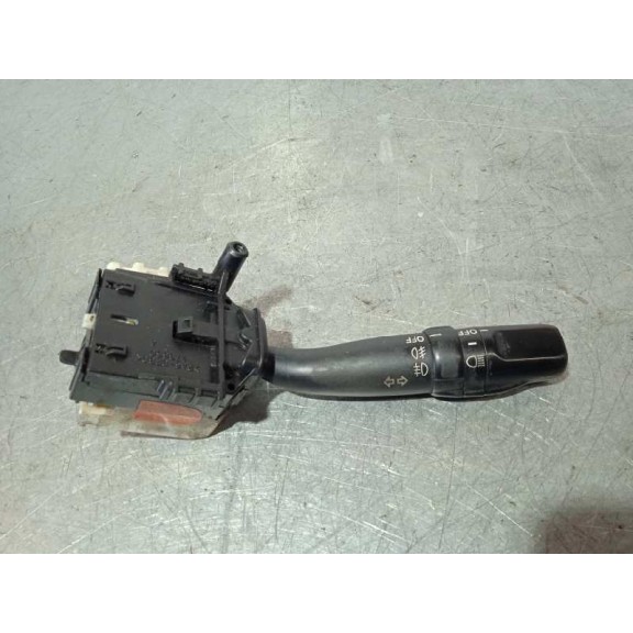 Recambio de mando luces para toyota avensis berlina (t25) 2.0 d-cat referencia OEM IAM 8414005110  