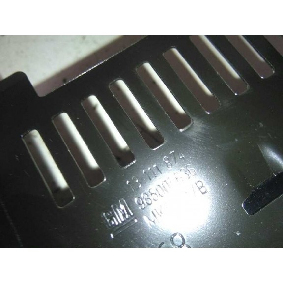 Recambio de consola central para opel zafira b enjoy plus referencia OEM IAM 13162556 13162544 FRONTIS RADIO