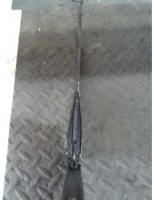 Recambio de brazo limpia delantero izquierdo para peugeot 207 x-line referencia OEM IAM   