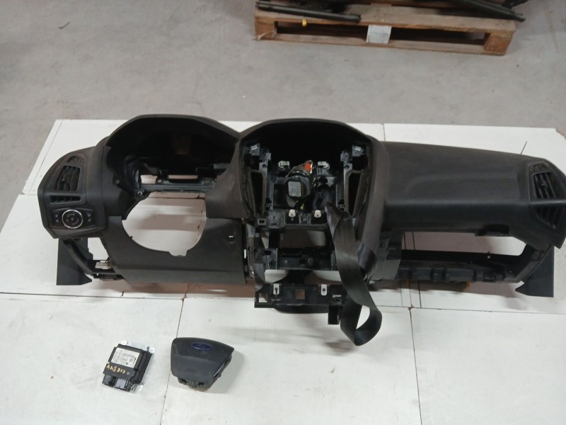 Recambio de kit airbag para ford focus lim. (cb8) trend referencia OEM IAM  CINTURON DERECHO MAL 2 SERIE