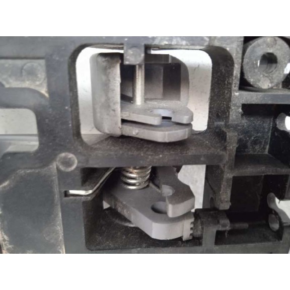 Recambio de maneta interior trasera izquierda para kia carens (un) 2.0 crdi referencia OEM IAM 82613UN000  