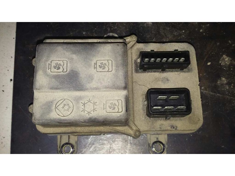 Recambio de caja reles / fusibles para fiat punto berl. (176) 75 s referencia OEM IAM 7738673  
