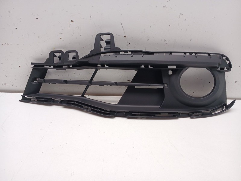 Recambio de rejilla paragolpes izquierda para bmw 3 (f30, f80) 318 i referencia OEM IAM 2101580  