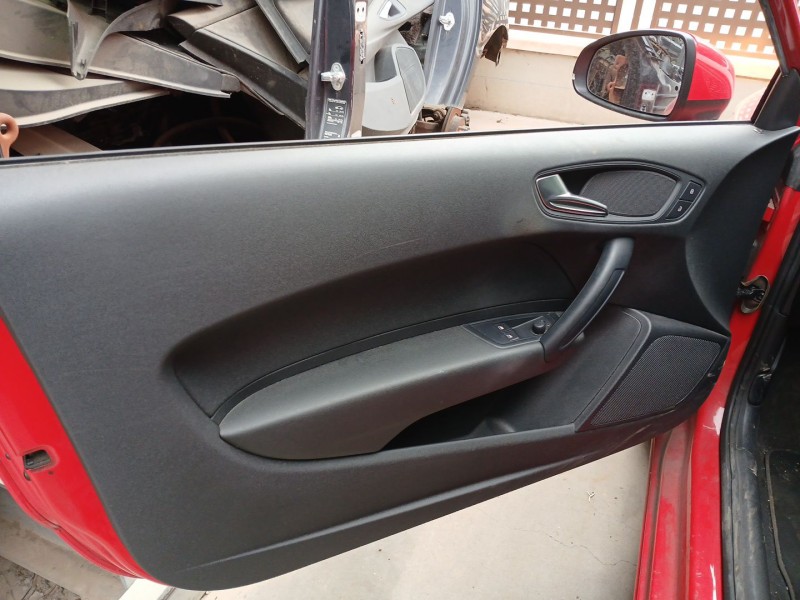 Recambio de guarnecido puerta delantera izquierda para audi a1 (8x1, 8xk) 1.2 tfsi referencia OEM IAM   