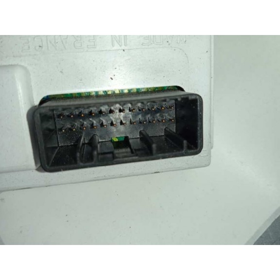 Recambio de display para renault megane ii coupe/cabrio 1.6 16v referencia OEM IAM 8200350498  