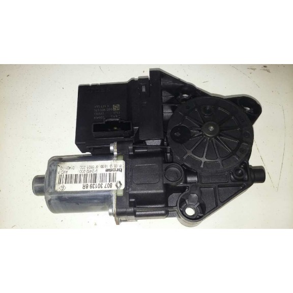 Recambio de motor elevalunas delantero derecho para renault megane iii berlina 5 p bose edition referencia OEM IAM 807301396R  