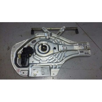 ELEVALUNAS DELANTERO IZQUIERDO 824702E010 