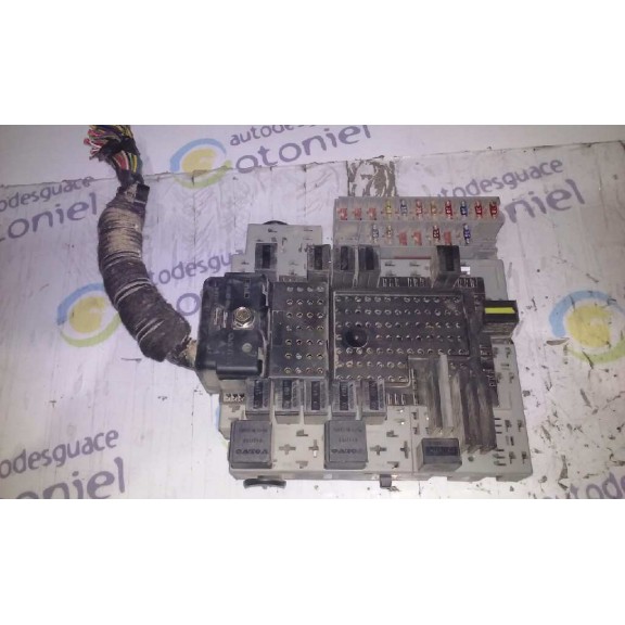 Recambio de caja reles / fusibles para volvo xc70 2.4 diesel cat referencia OEM IAM 30679527  