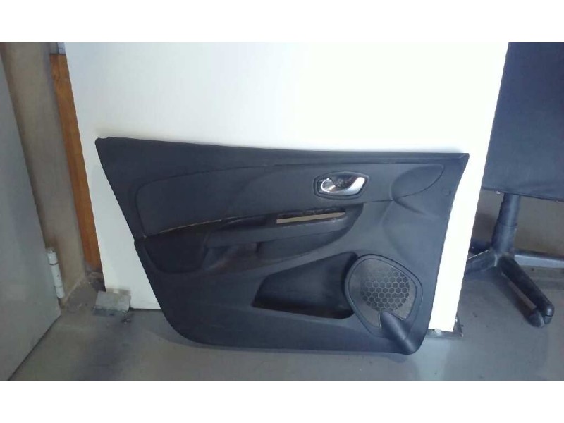 Recambio de guarnecido puerta delantera izquierda para renault clio iv grandtour expression referencia OEM IAM  5 P 