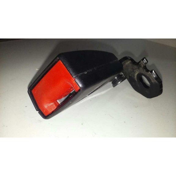 Recambio de enganche cinturon para opel corsa d ´´111 years´´ referencia OEM IAM   TRASERO CENTRAL