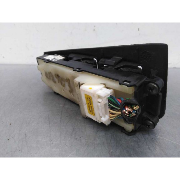 Recambio de mando elevalunas delantero izquierdo para toyota avensis berlina (t25) 1.8 sol sedán (4-ptas.) referencia OEM IAM 84