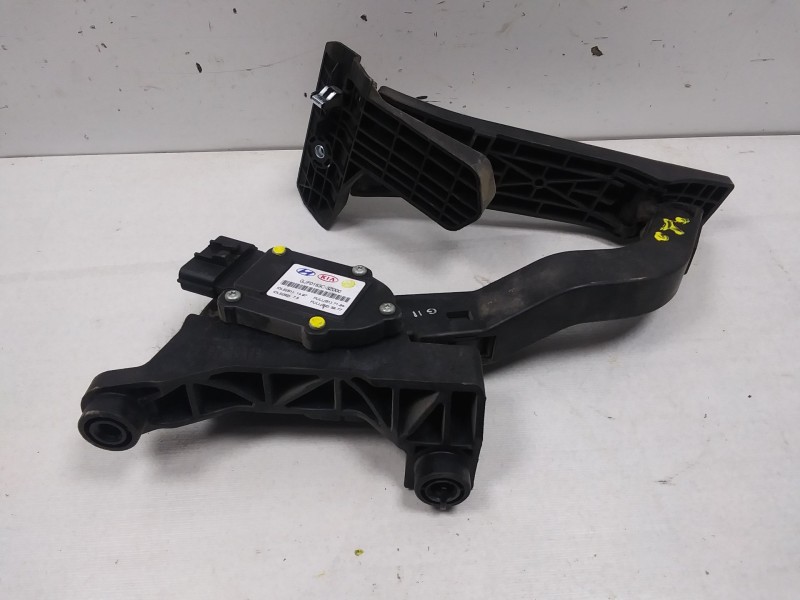 Recambio de potenciometro pedal para hyundai i40 cw gl comfort referencia OEM IAM 327273R300  