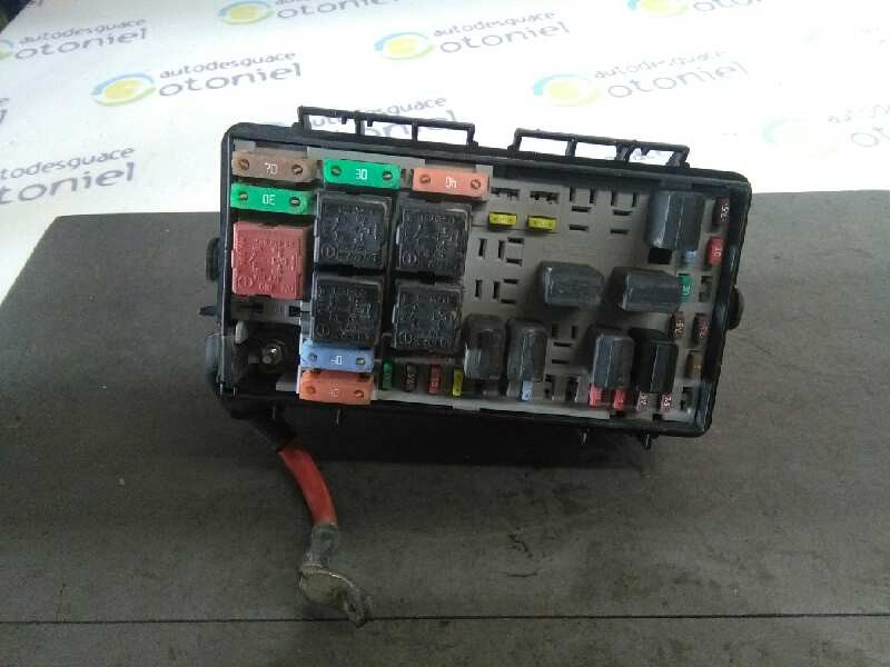Recambio de caja reles / fusibles para opel corsa d catch me referencia OEM IAM 13217394  