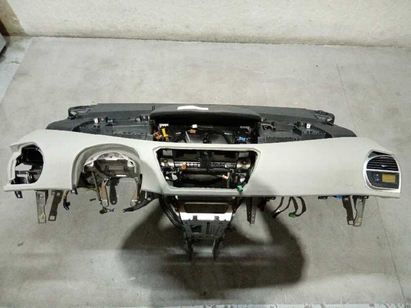 Recambio de salpicadero para citroën c4 grand picasso exclusive plus referencia OEM IAM 9688582280  
