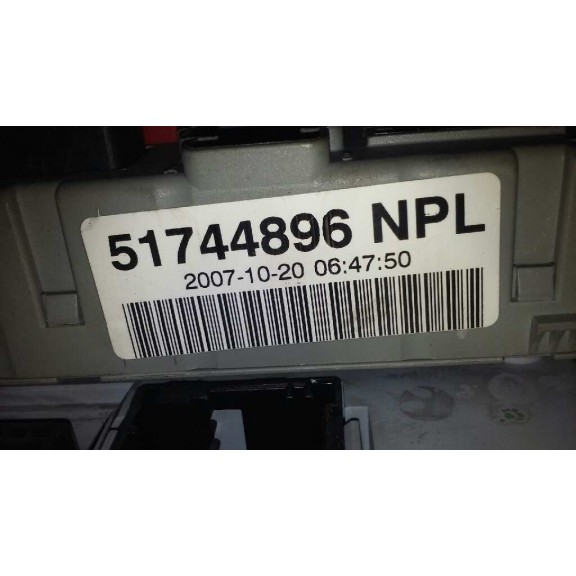 Recambio de caja reles / fusibles para fiat punto berlina (188) 1.3 jtd cat referencia OEM IAM 51744896  