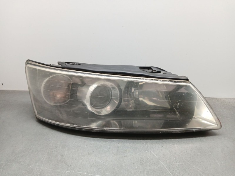 Recambio de faro derecho para hyundai sonata (nf) 2.0 crdi comfort i referencia OEM IAM 921023kxxx falta tapa 
