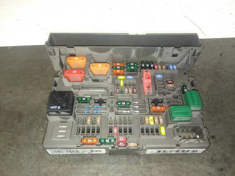 Recambio de caja reles / fusibles para bmw serie 1 berlina (e81/e87) 118d referencia OEM IAM 64344871  9119445