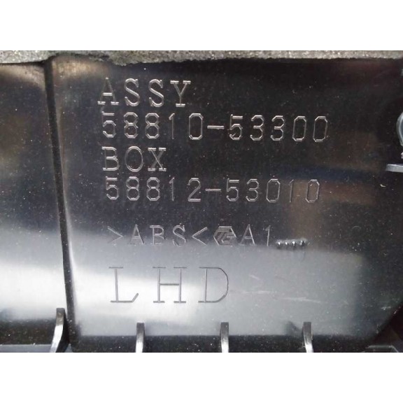 Recambio de apoyabrazos central para lexus is 300h referencia OEM IAM 5881053300  