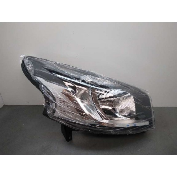 Recambio de faro derecho para renault trafic combi referencia OEM IAM 260108724R NUEVO 