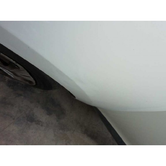 Recambio de aleta delantera izquierda para renault megane iii berlina 5 p emotion referencia OEM IAM  TOCADO LEVE 