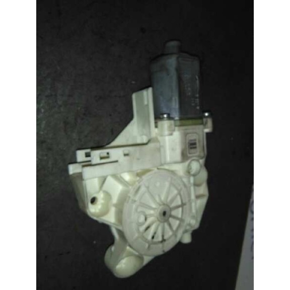 Recambio de motor elevalunas delantero izquierdo para ford focus berlina (cap) 1.6 tdci cat referencia OEM IAM 0130822217  