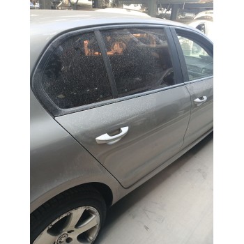 Recambio de puerta trasera derecha para skoda superb ii (3t4) 2.0 tdi 16v referencia OEM IAM 3t5833056  