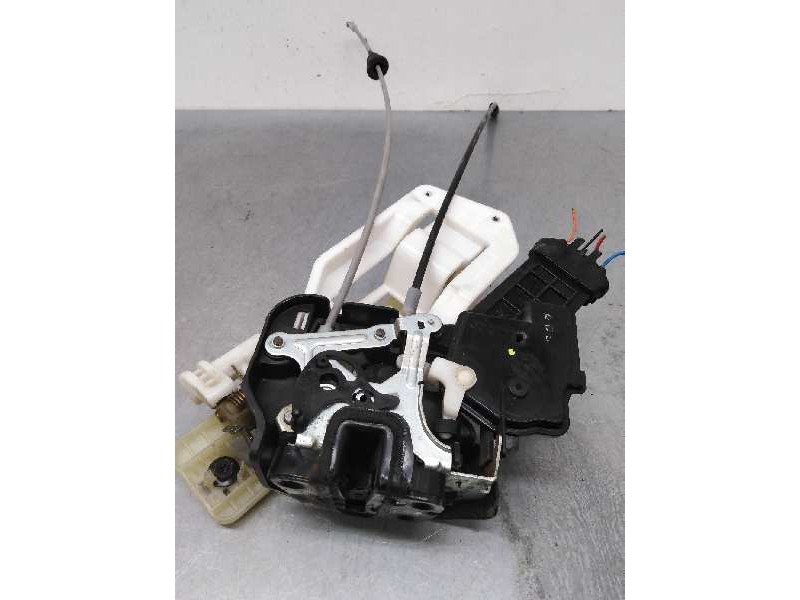 Recambio de cerradura puerta trasera izquierda para kia carens (un) concept referencia OEM IAM 814101D010  4 CABLES