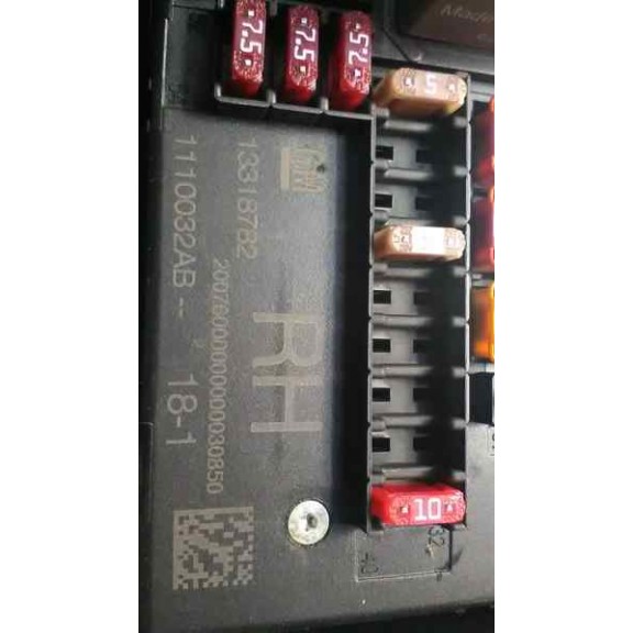 Recambio de caja reles / fusibles para opel astra j lim. cosmo referencia OEM IAM 13318782 1110032AB 