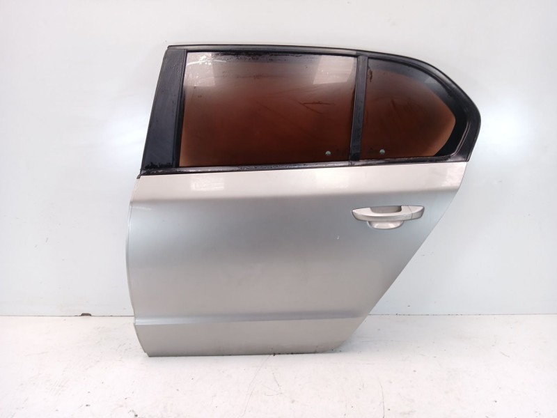 Recambio de puerta trasera izquierda para skoda superb ii (3t4) 2.0 tdi 16v referencia OEM IAM 3t5833055  