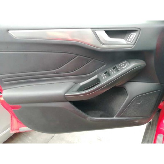 Recambio de guarnecido puerta delantera izquierda para ford focus titanium referencia OEM IAM JX7BA23943AK3ZHE SIN BOTONERA 