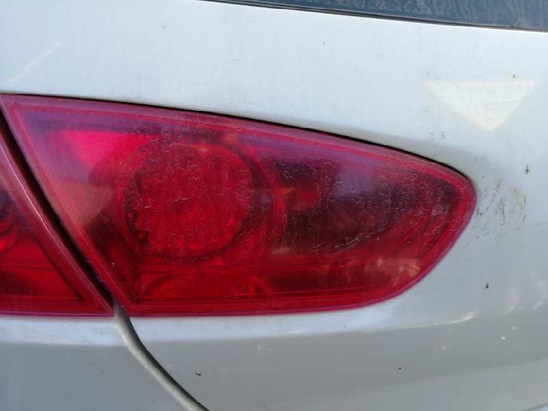 Recambio de piloto trasero izquierdo interior para seat leon (1p1) reference referencia OEM IAM 1P0945093F SEGUNDA SERIE 