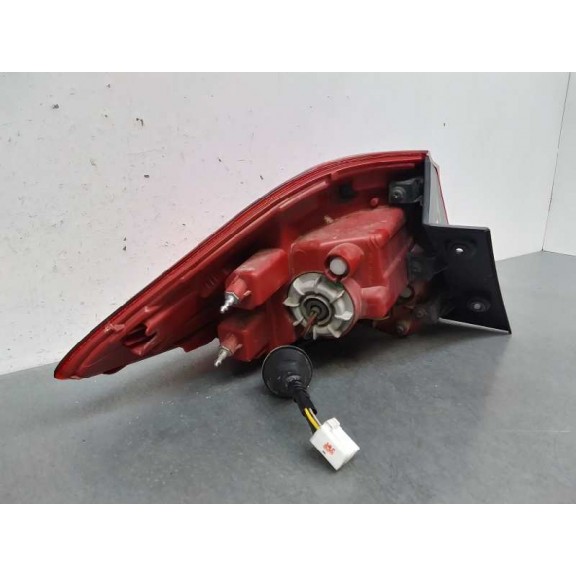 Recambio de piloto trasero derecho para kia cee´d drive referencia OEM IAM 92402A20  