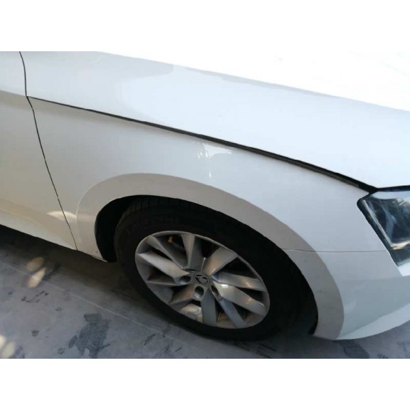 Recambio de aleta delantera derecha para skoda superb (3v3) 2.0 tdi referencia OEM IAM   